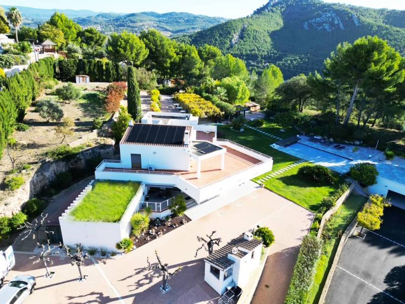 Installation photovoltaique avec le panneau solaire Dualsun à Marseille