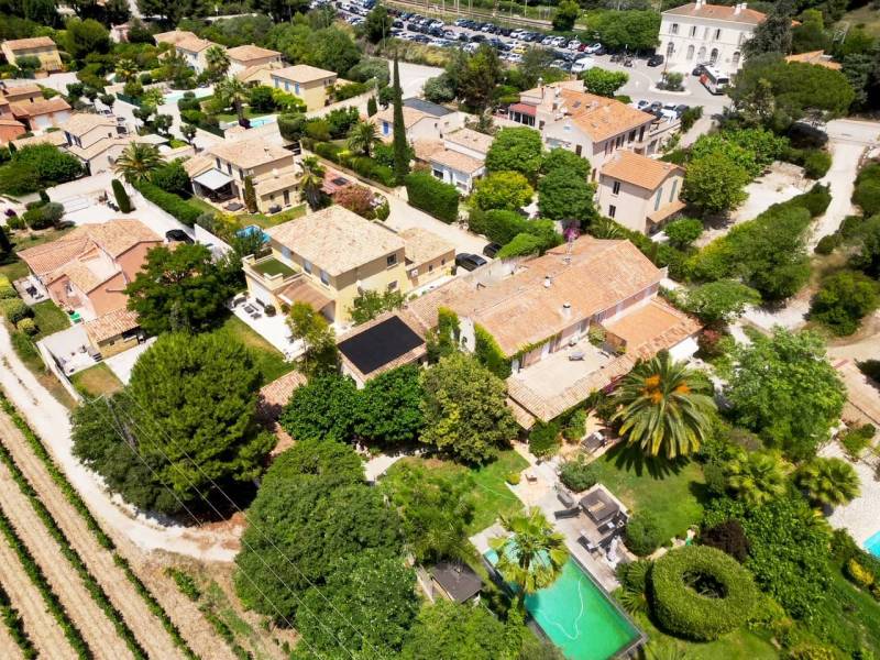 Installation photovoltaique à marignane avec des panneaux Dualsun