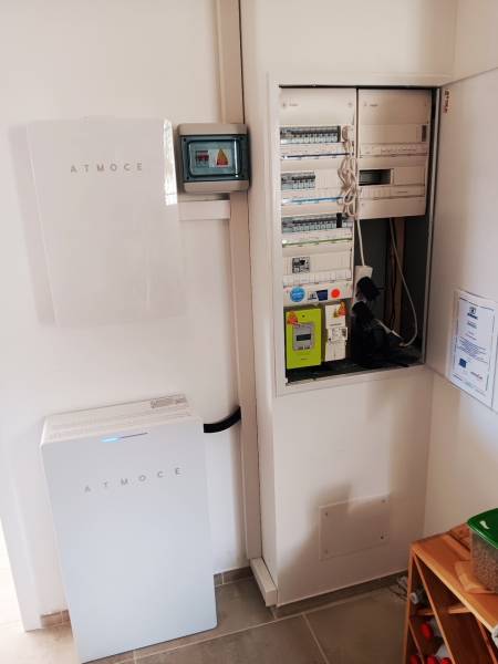 Batteries solaires ATMOCE installées pour autoconsommation solaire et stockage d’énergie