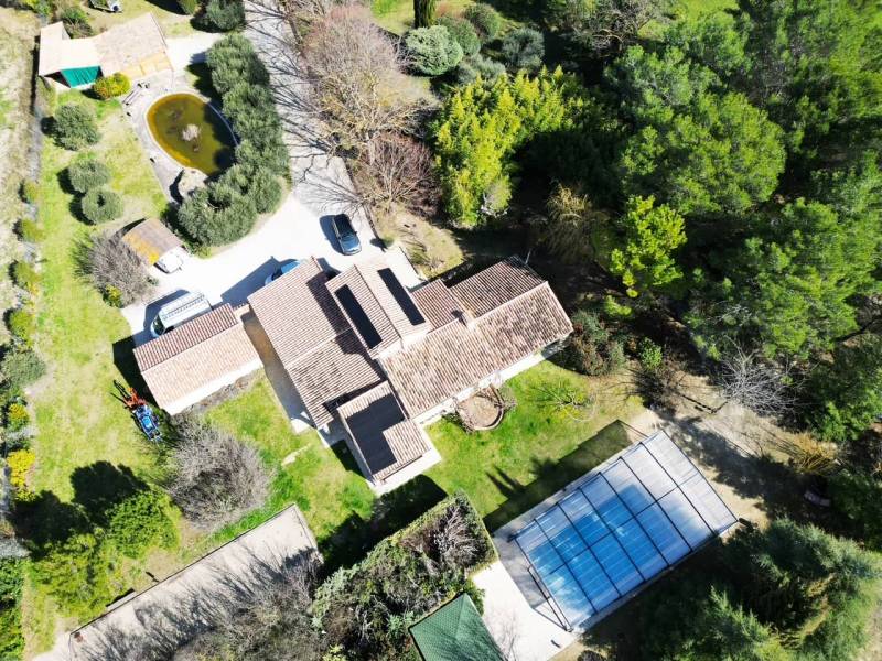 Installation photovoltaïque sur toiture en tuiles à Marseille – production d’électricité solaire